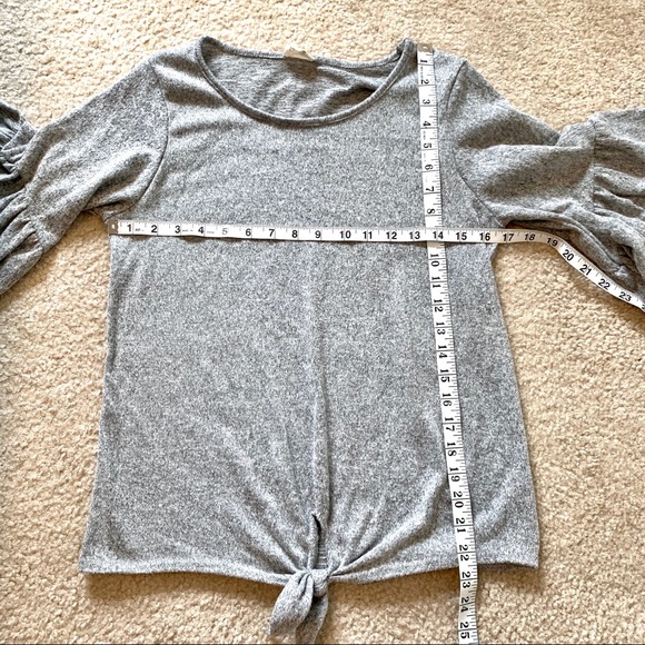 CAUTION TO THE WIND Knot Front Knit Top—SZ. Small - Picture 11 of 11